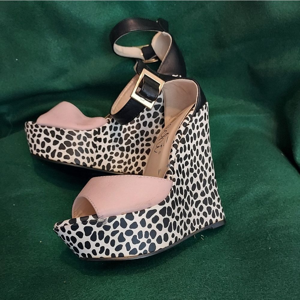 Machi Chic Black and White Wedge Sandals